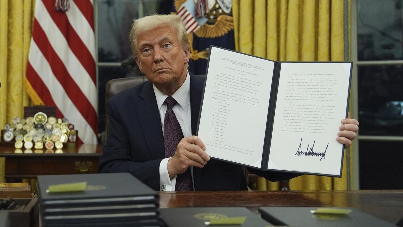Трамп аннулировал десятки указов Байдена в первые часы президентства