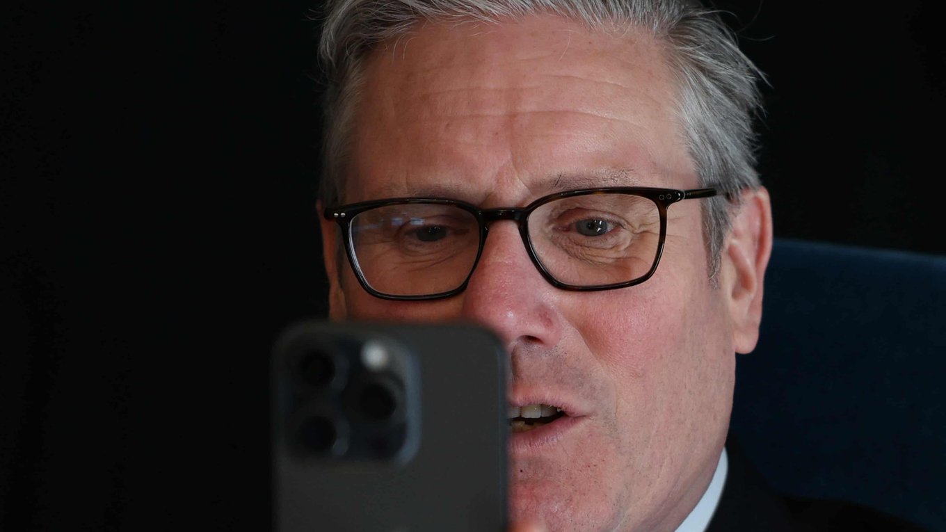 соцсети, прокрутка, зависимость, подростки, ограничения