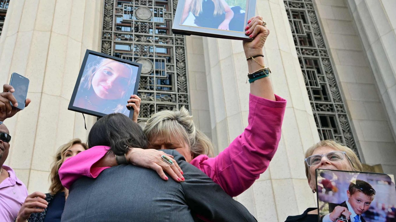 суд, подростки, социальныесети