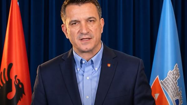 Мэр Тираны