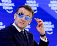 Макрон, Давос, мемы, очки, форум