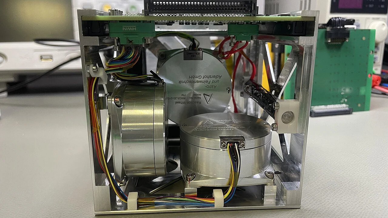 ИИ, спутник, космос, управление, технология