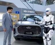 гуманоидный робот Chery, робот-продавец автомобилей, искусственный интеллект в автосалоне, робот Mornine Chery, технологии продаж будущего