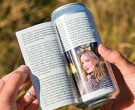 Британская пивоварня Beak Brewery из Восточного Суссекса нашла необычный способ объединить культуру и крафтовое пивоварение — на этикетках своих лимитированных банок она размещает короткие литературные тексты.