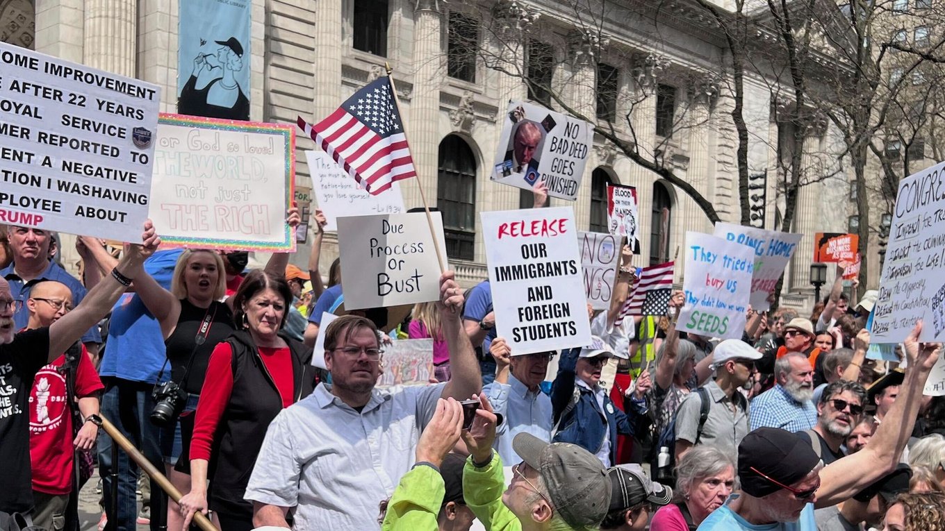 США митинги, проплаченные протесты, Crowds on Demand, акции против Трампа, индустрия массовых мероприятий