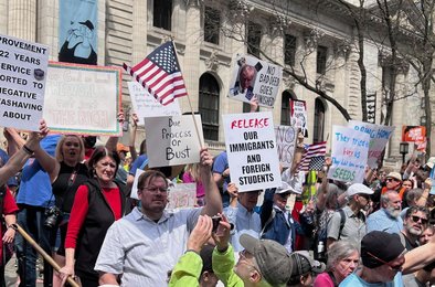 США митинги, проплаченные протесты, Crowds on Demand, акции против Трампа, индустрия массовых мероприятий
