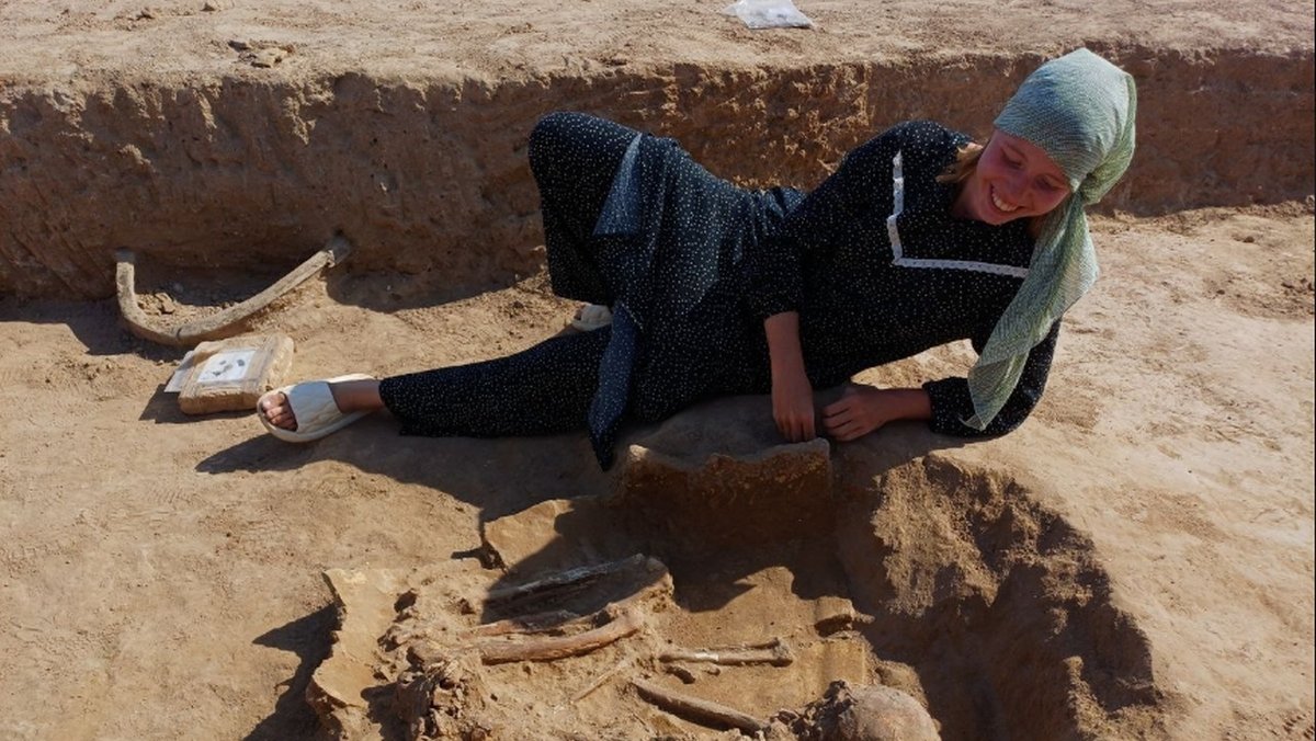 Ирак, археология, Вавилон, артефакт, студентка