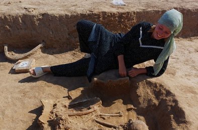 Ирак, археология, Вавилон, артефакт, студентка