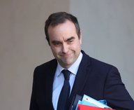 франция, лекорню, премьер, смирение, политика