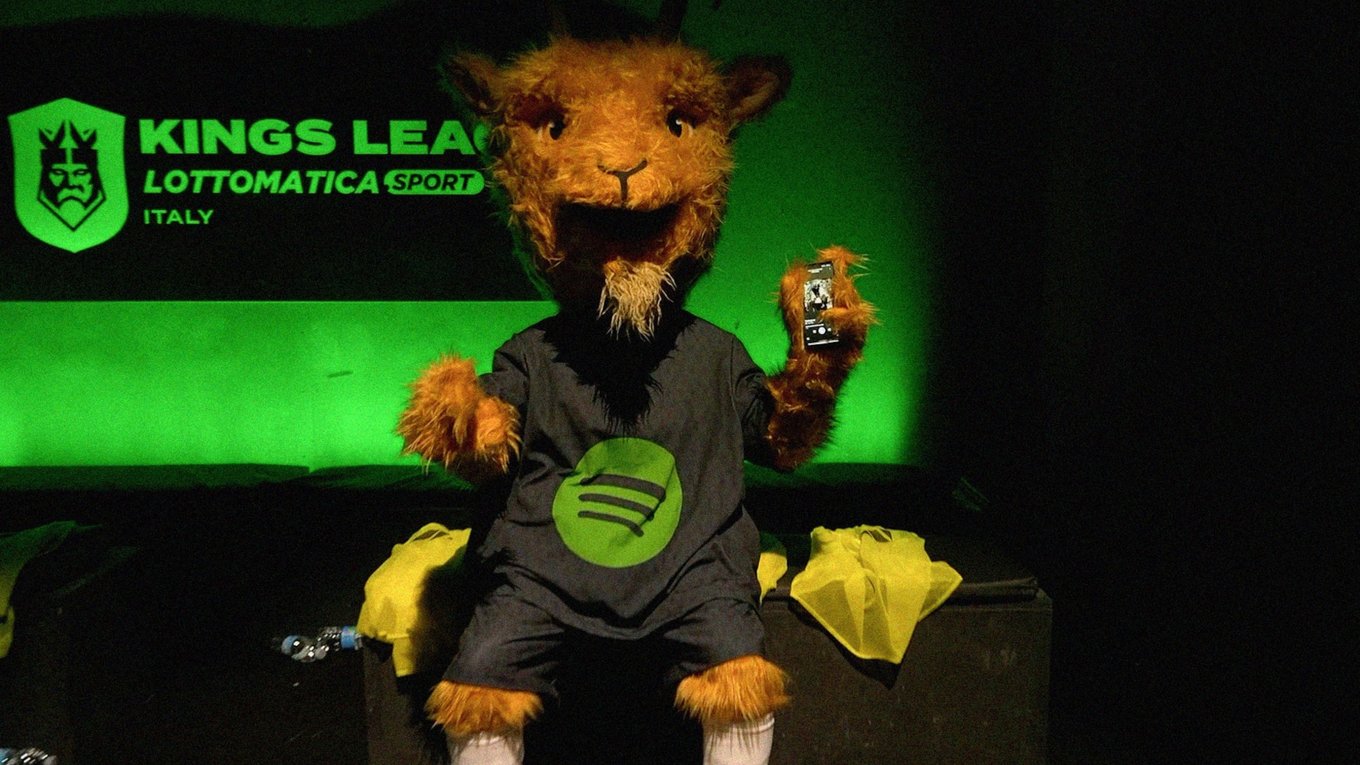 Spotify шоу Kings League, козлиное шоу Милан, Tony Boy Spotify MVP, маскоты козлы Kings League, музыкальное выступление на арене