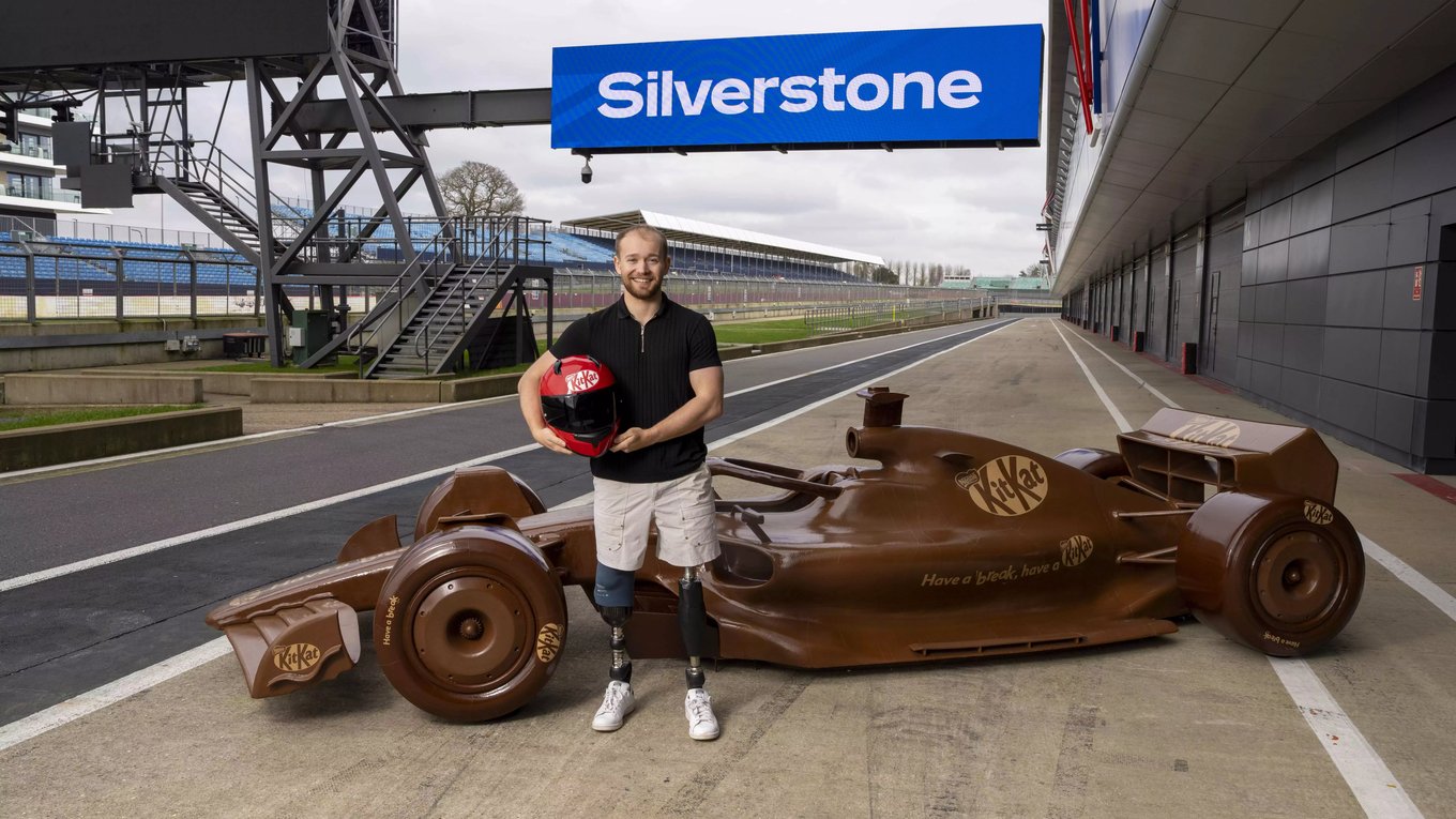 KitKat, шоколад, болид, Формула1, Великобритания