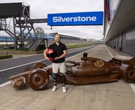 KitKat, шоколад, болид, Формула1, Великобритания