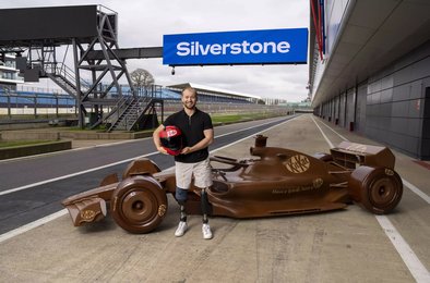 KitKat, шоколад, болид, Формула1, Великобритания