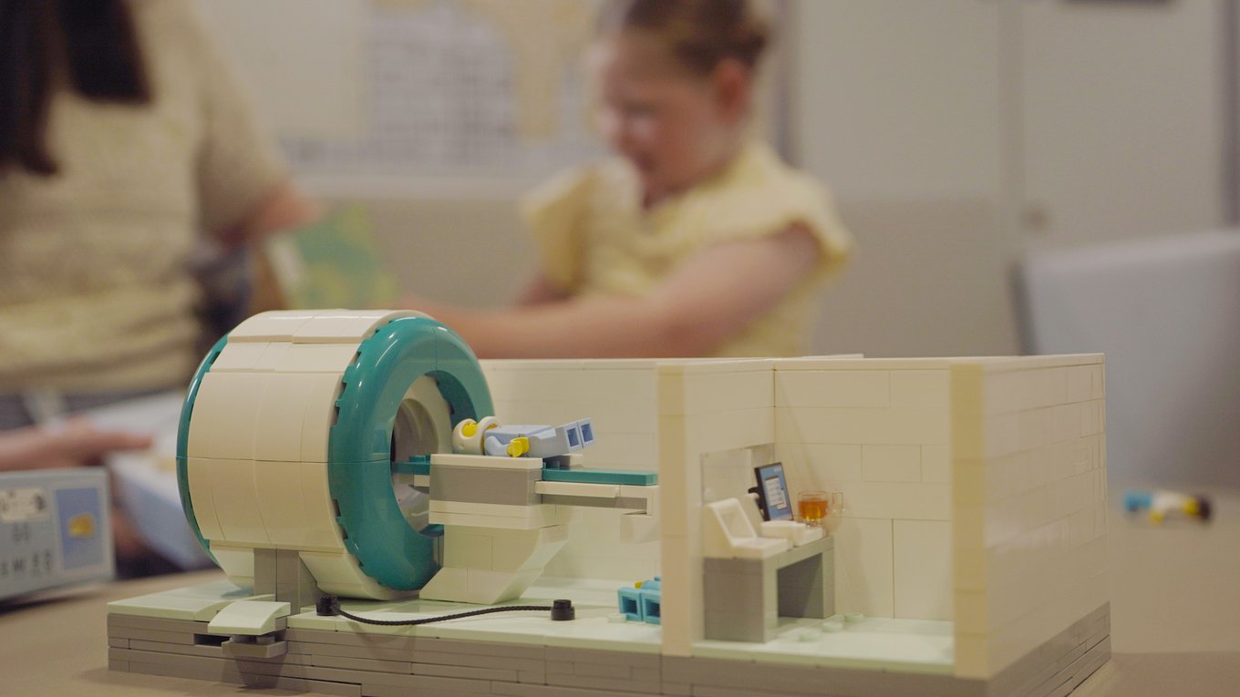 The-LEGO-MRI-Scanner-set.Wp_I86zn