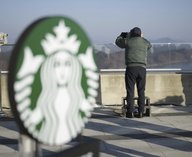 В Южной Корее открыли Starbucks с видом на КНДР