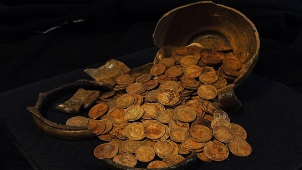археология, клад, монеты, золото, Торжок
