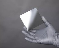 долговечное хранение данных, керамическое стекло Cerabyte, архивные носители информации, фемтосекундный лазер запись, инновации в хранении данных