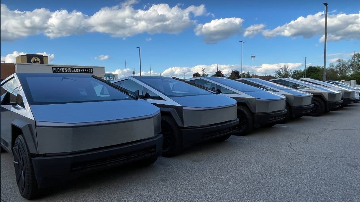 электромобили Tesla, падение продаж Cybertruck, парковка в Детройте, Илон Маск, проблемы с реализацией Tesla