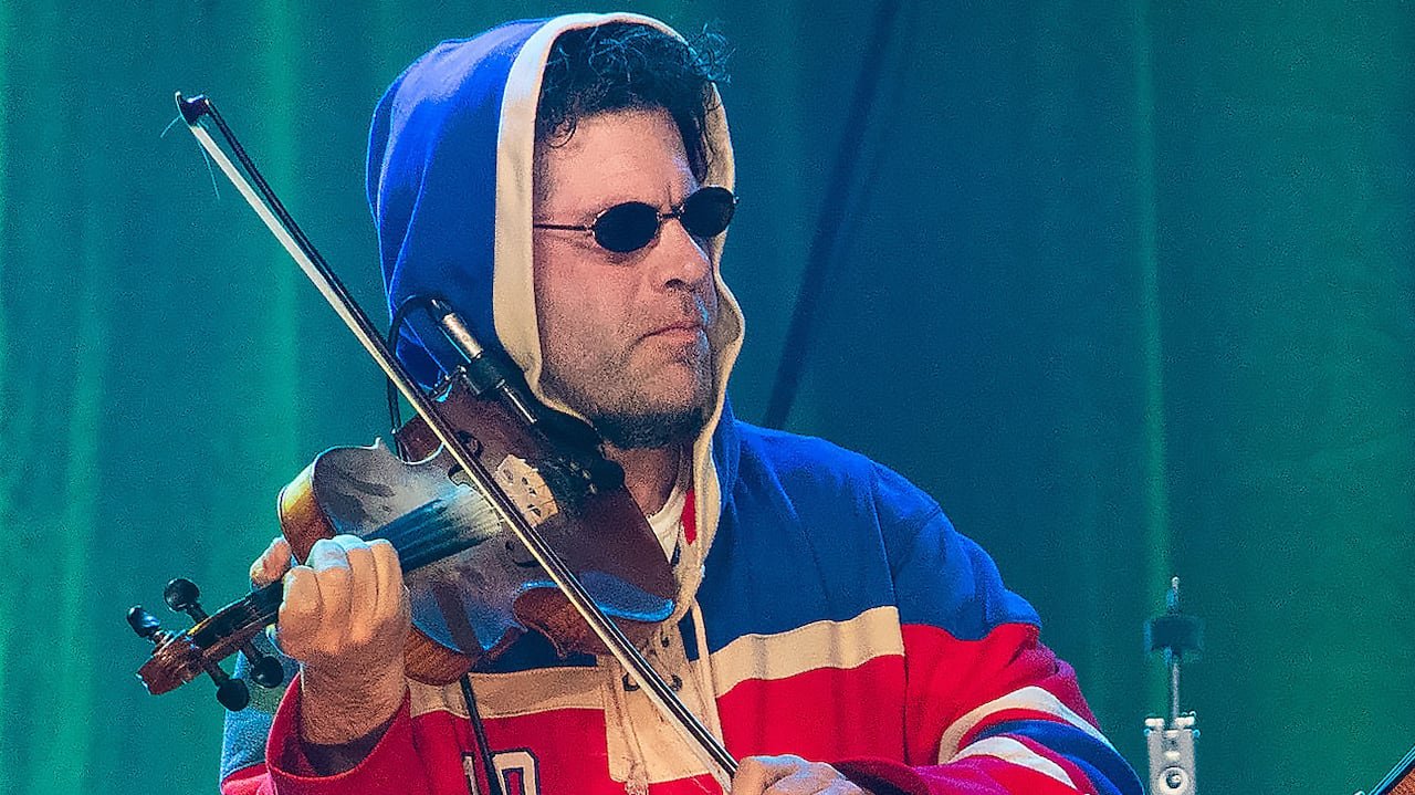 музыкант, концерт, ИИ, ошибка, Google