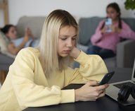 смартфоны, подростки, здоровье, экраны, сон