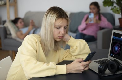 смартфоны, подростки, здоровье, экраны, сон