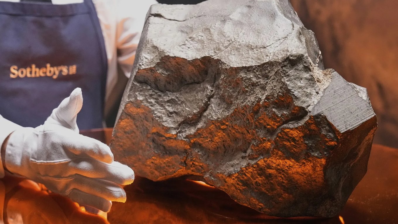 марсианский метеорит, метеорит NWA 16788, продажа метеорита Sotheby’s, марсианские космические камни, аукцион метеоритов