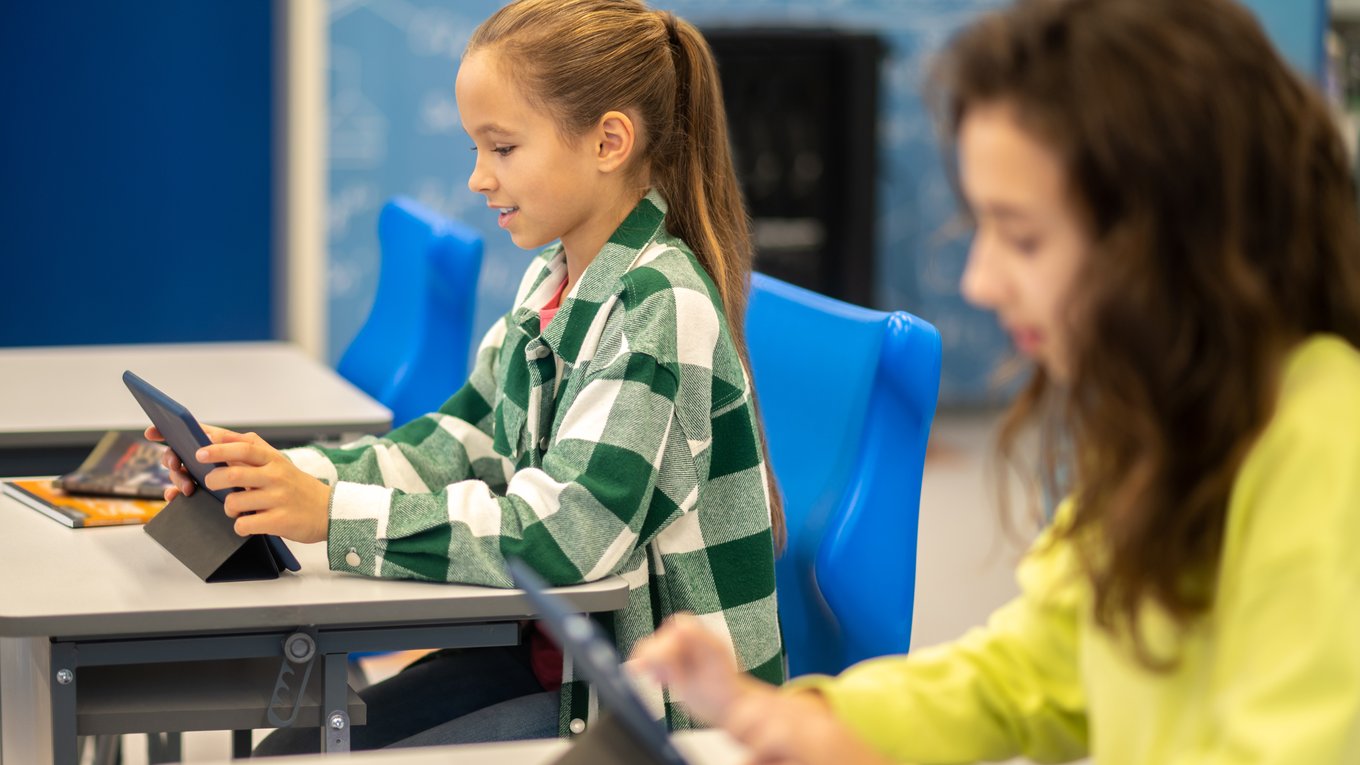 школьники, искусственныйинтеллект, учебники, образование, нейросети