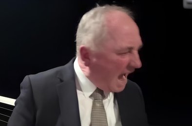 Австралия, депутат, собака, скандал, интервью