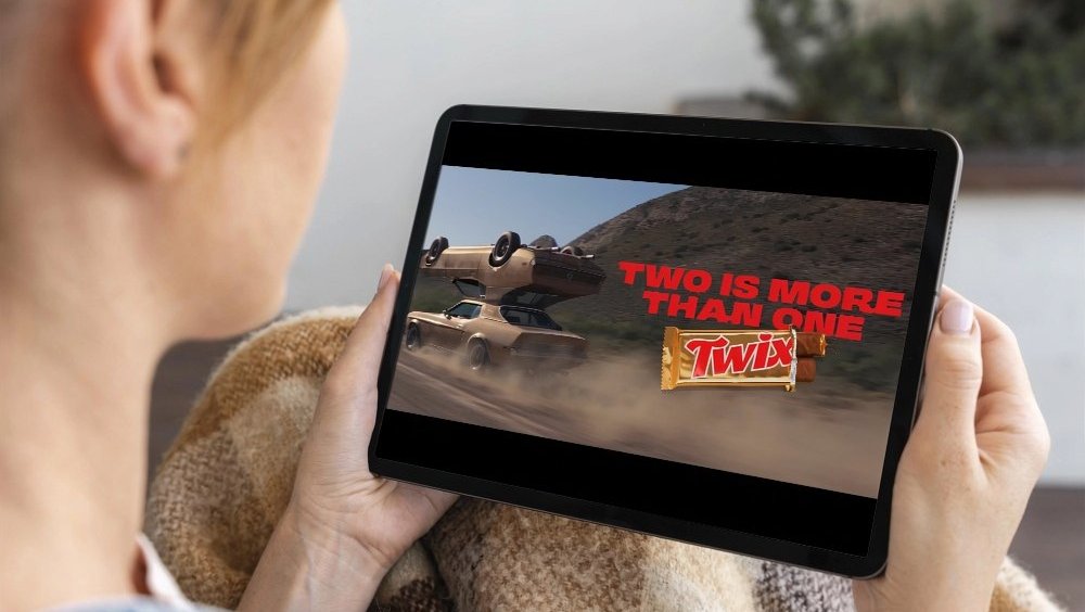 запрет рекламы, Twix реклама, опасное вождение, нарушение ПДД, реклама в Великобритании