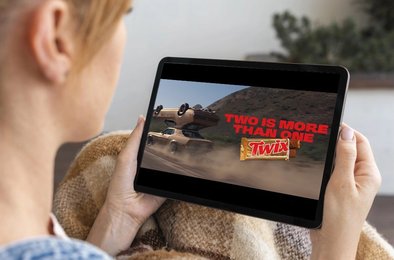 запрет рекламы, Twix реклама, опасное вождение, нарушение ПДД, реклама в Великобритании