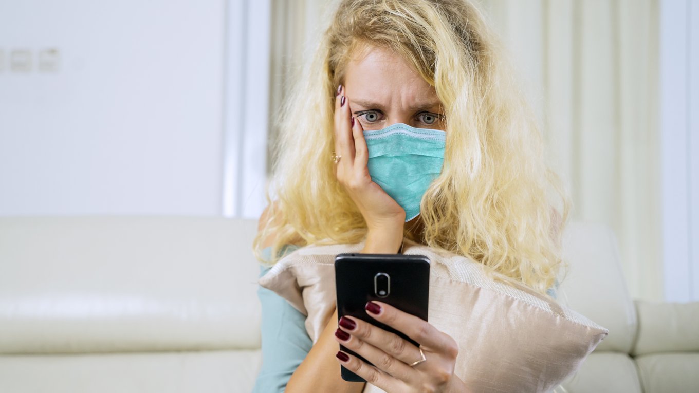 portret-zensiny-s-mobil-nym-telefChatGPT, медицина, юриспруденция, финансы, рекомендацииonom-doma