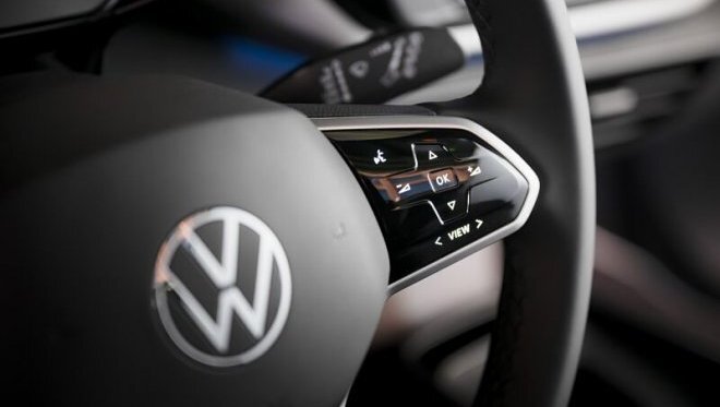 «Все же это не телефон»: Volkswagen возвращает физические кнопки в управлении автомобилем