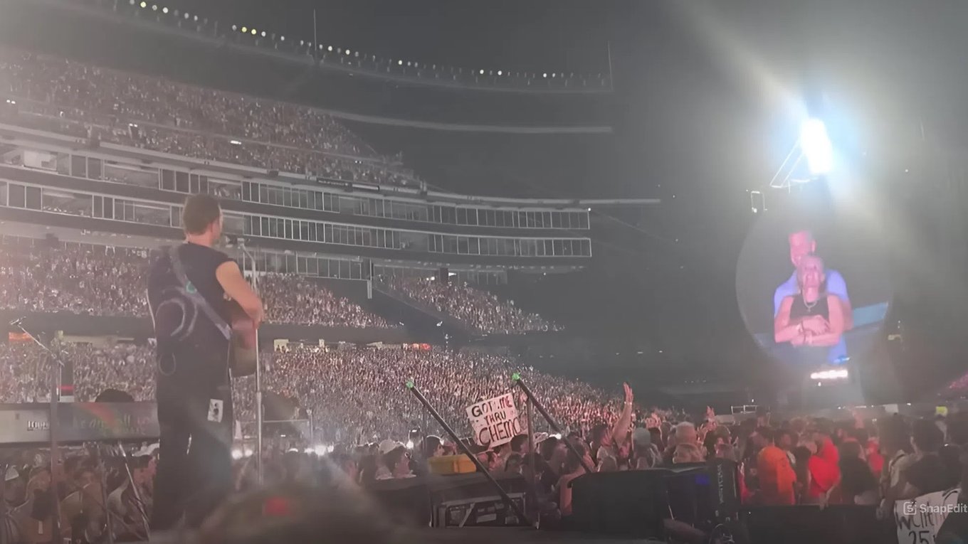 камера поцелуев, вирусный маркетинг, скандал Coldplay, ситуативная реклама, корпоративная этика