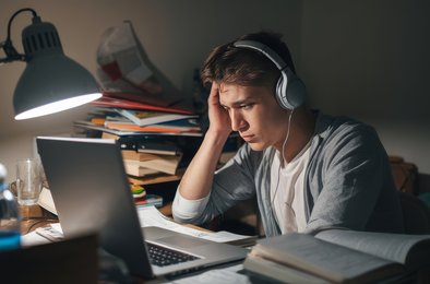 Студенты, нейросети, стресс, выгорание, тревожность