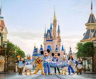 эмоциональная связь с потребителями Disney, стратегия диверсификации Disney, лицензионные товары Disney, партнерства брендов с Disney, маркетинговая стратегия индустрии развлечений
