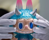 Labubu игрушка, Pop Mart скандал, демон Пазузу, сжигание кукол в Китае, мифология и игрушки