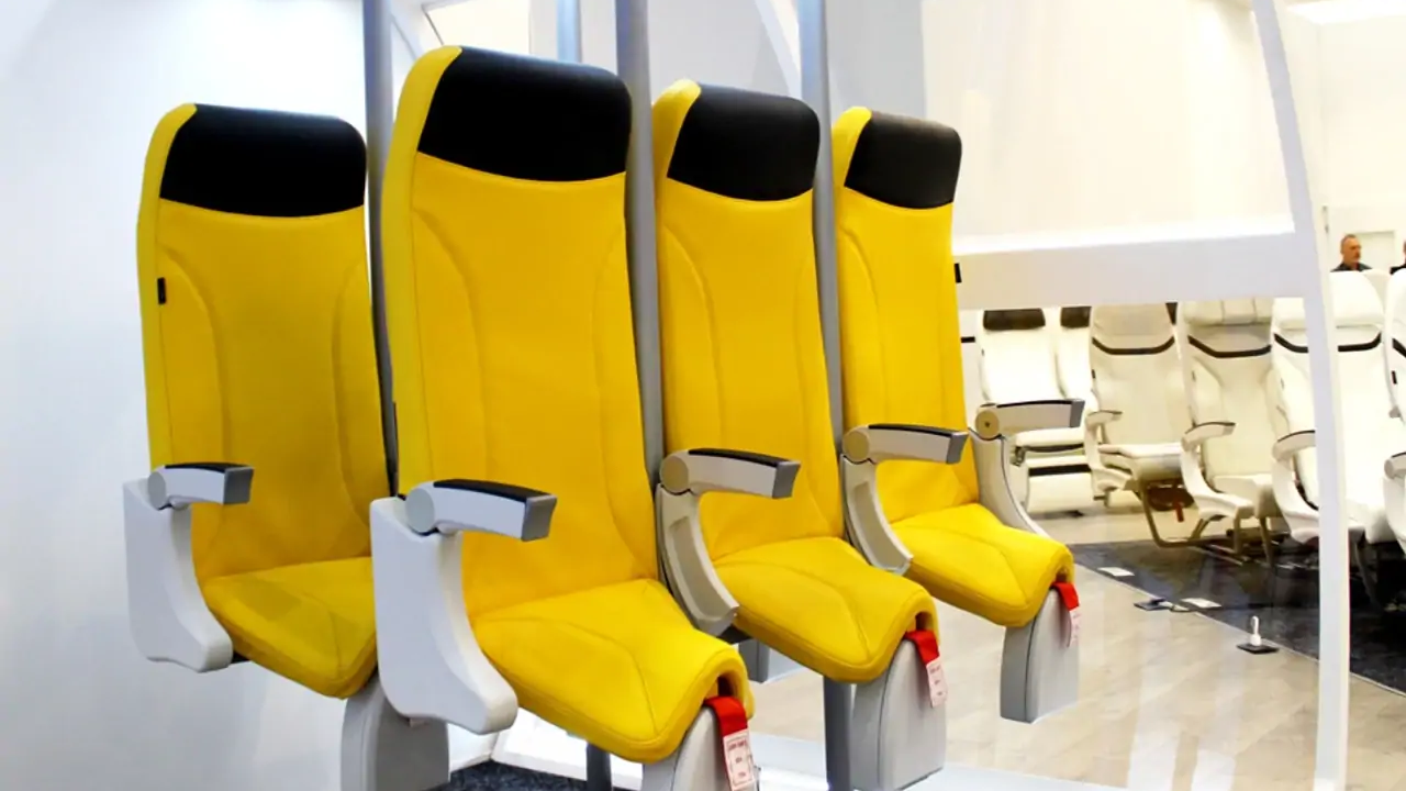 стоячие места в самолете, бюджетные авиакомпании, Skyrider 2.0, лоукостеры 2026, авиаперелеты без кресел