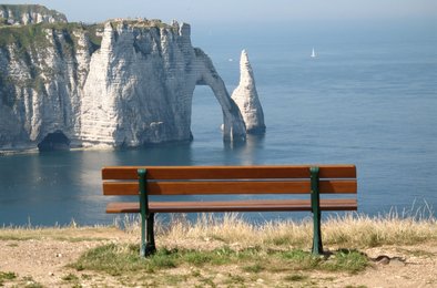 скалы Этрета Франция, ограничения для туристов, эрозия побережья Нормандии, достопримечательности Ла-Манша, сериал Люпен Этрета